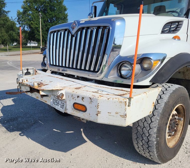 image for item LS9688 2008 International Work Star 7300  bucket truck