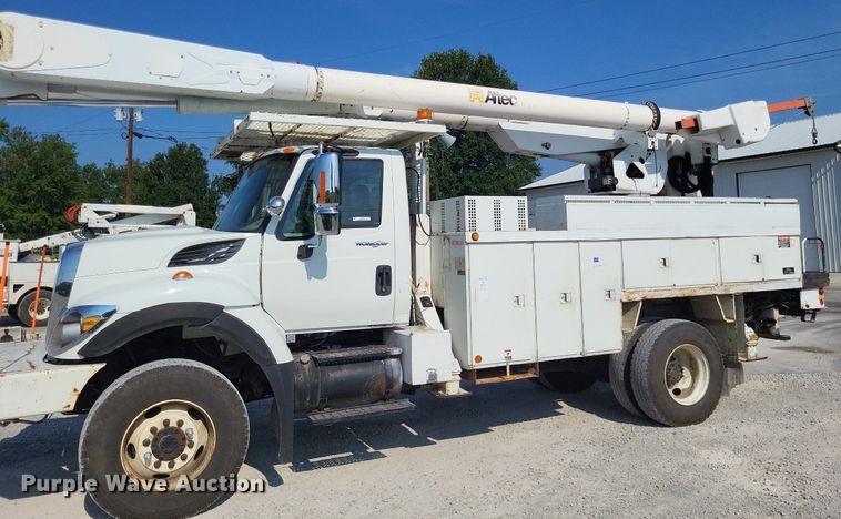 image for item LS9688 2008 International Work Star 7300  bucket truck