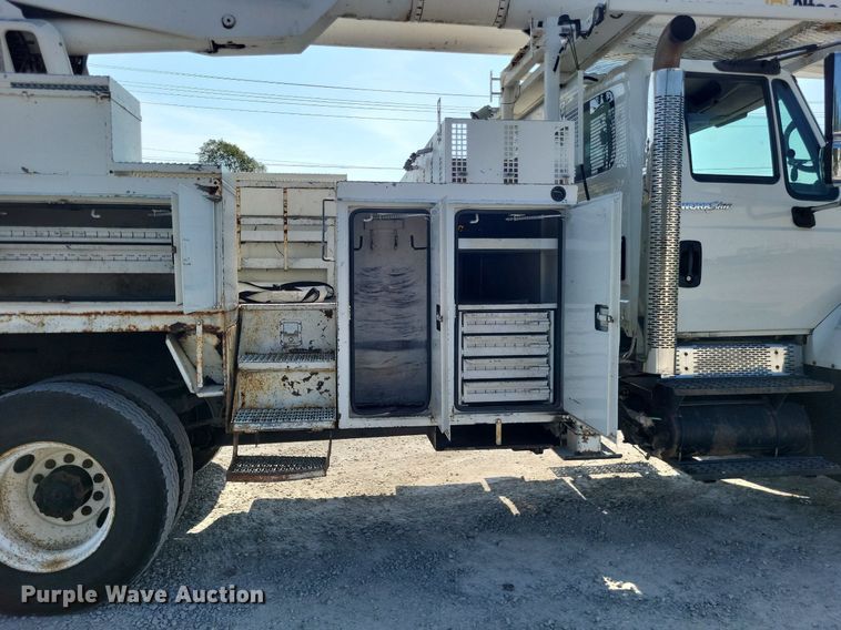 image for item LS9688 2008 International Work Star 7300  bucket truck