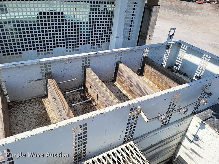 image for item LS9688 2008 International Work Star 7300  bucket truck