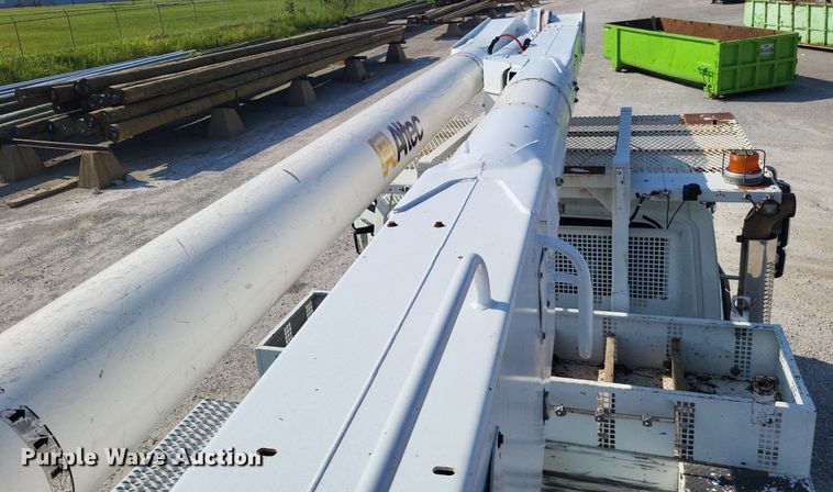 image for item LS9688 2008 International Work Star 7300  bucket truck