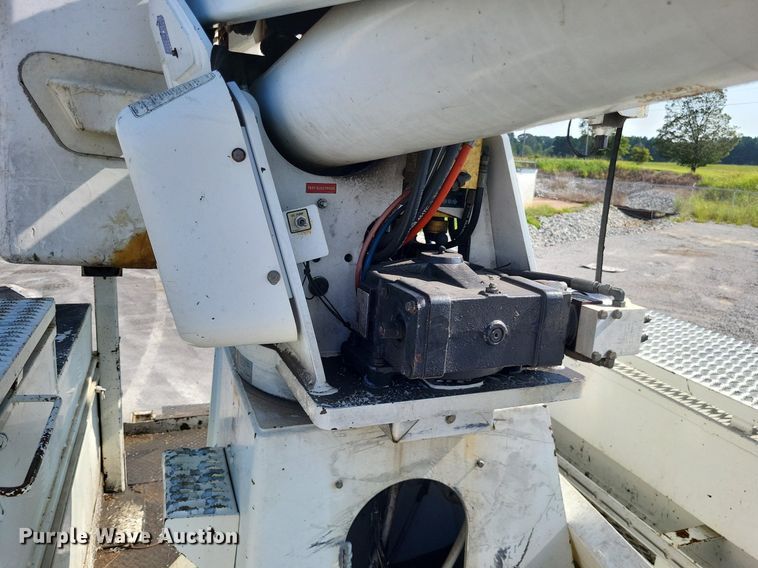 image for item LS9688 2008 International Work Star 7300  bucket truck