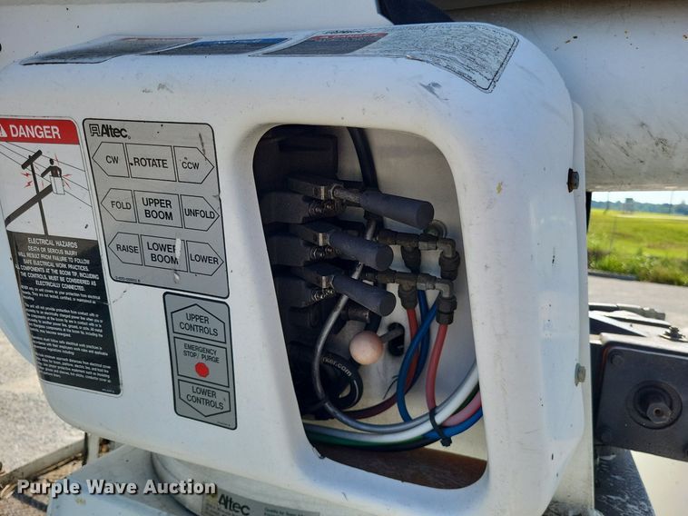 image for item LS9688 2008 International Work Star 7300  bucket truck