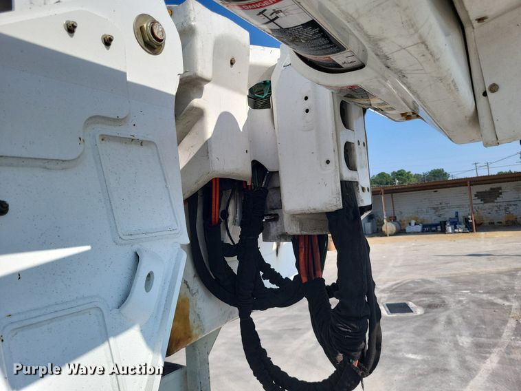 image for item LS9688 2008 International Work Star 7300  bucket truck