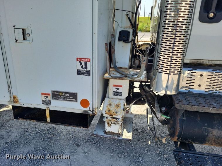 image for item LS9688 2008 International Work Star 7300  bucket truck