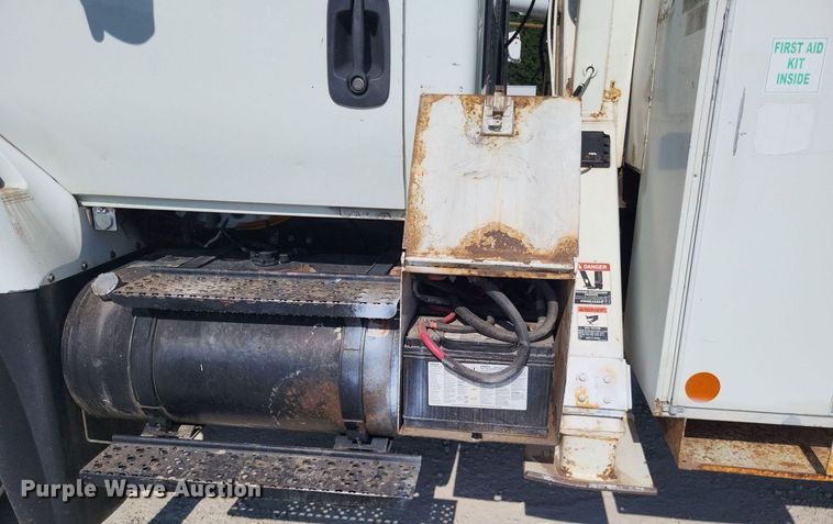 image for item LS9688 2008 International Work Star 7300  bucket truck