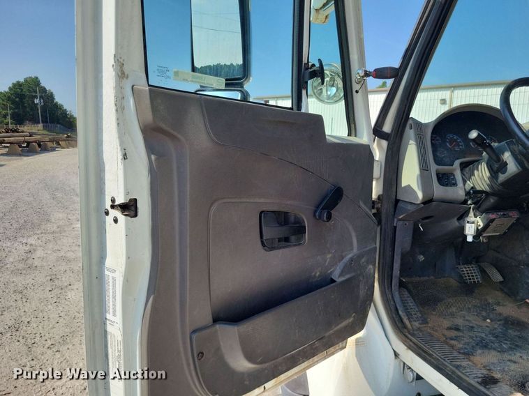 image for item LS9688 2008 International Work Star 7300  bucket truck