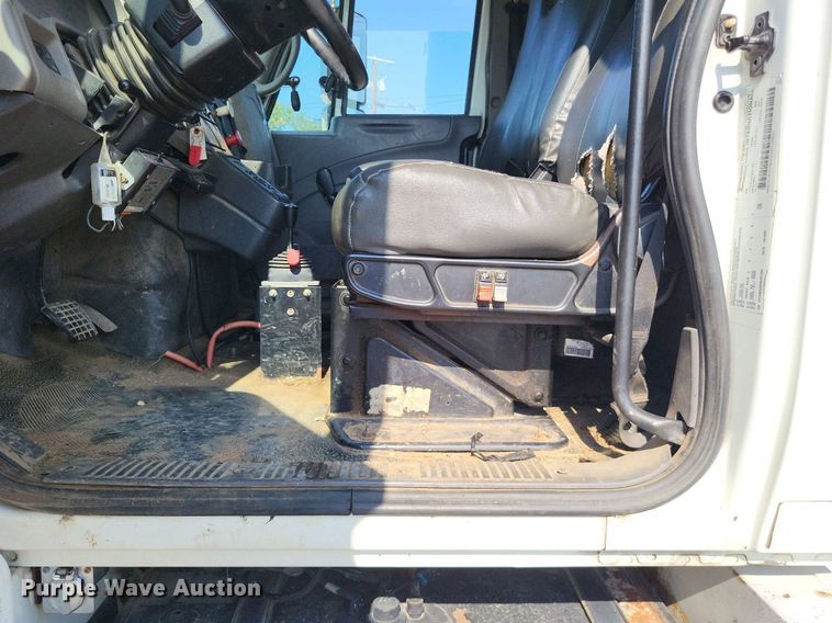 image for item LS9688 2008 International Work Star 7300  bucket truck