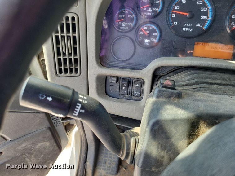 image for item LS9688 2008 International Work Star 7300  bucket truck