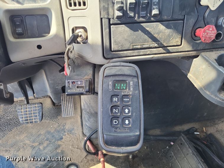 image for item LS9688 2008 International Work Star 7300  bucket truck