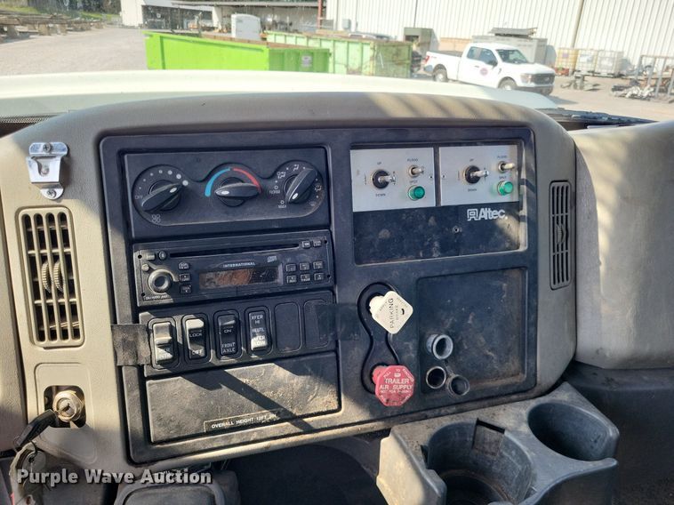 image for item LS9688 2008 International Work Star 7300  bucket truck