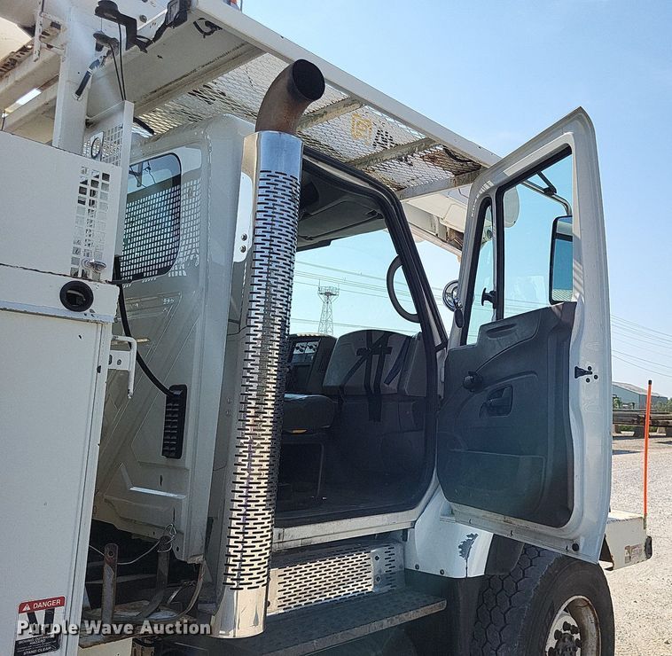 image for item LS9688 2008 International Work Star 7300  bucket truck