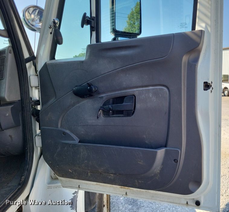 image for item LS9688 2008 International Work Star 7300  bucket truck