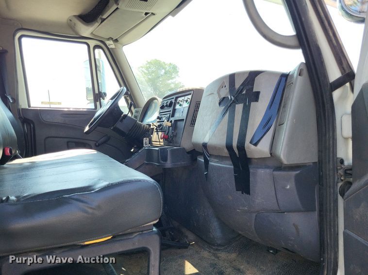 image for item LS9688 2008 International Work Star 7300  bucket truck