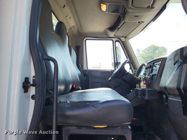 image for item LS9688 2008 International Work Star 7300  bucket truck