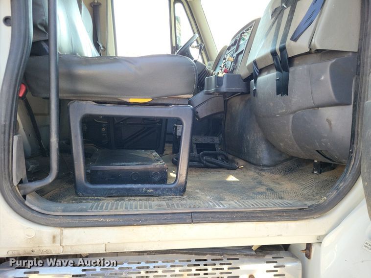 image for item LS9688 2008 International Work Star 7300  bucket truck