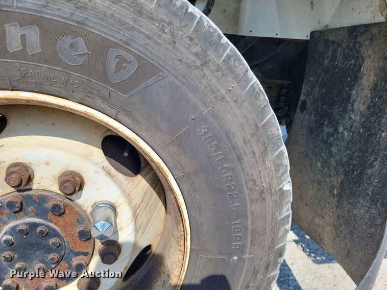 image for item LS9688 2008 International Work Star 7300  bucket truck