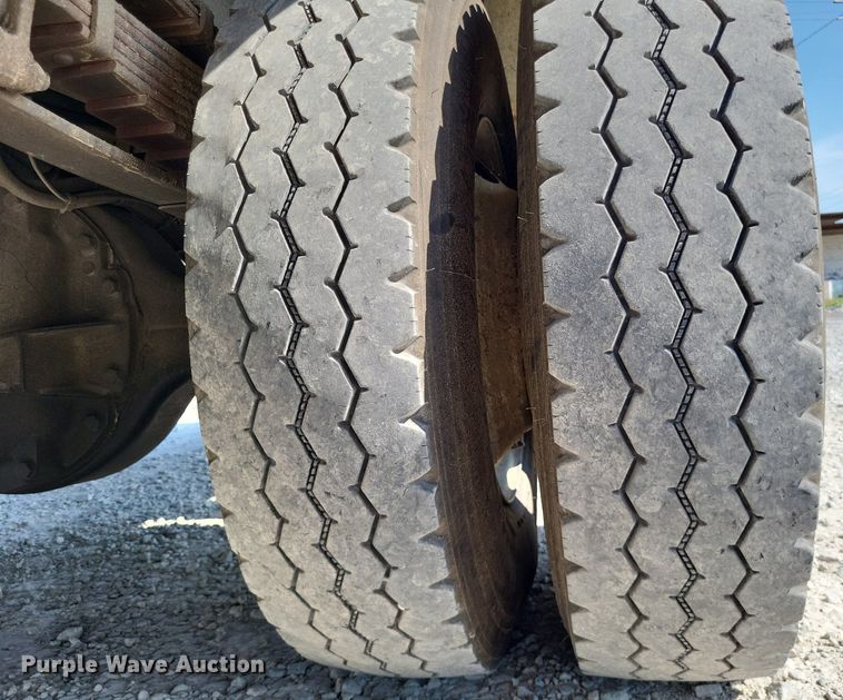 image for item LS9688 2008 International Work Star 7300  bucket truck