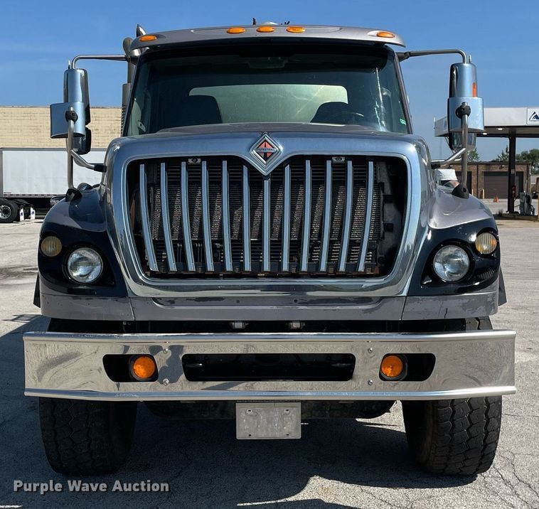 image for item LV9789 2016 International 7600  vacuum truck