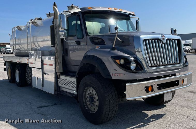 image for item LV9789 2016 International 7600  vacuum truck