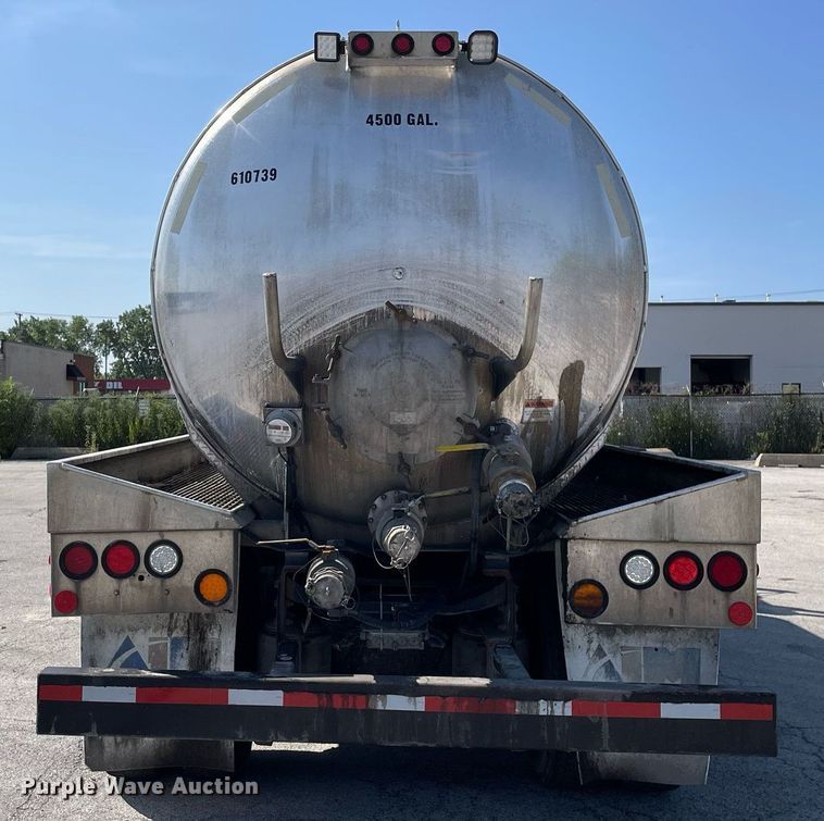 image for item LV9789 2016 International 7600  vacuum truck