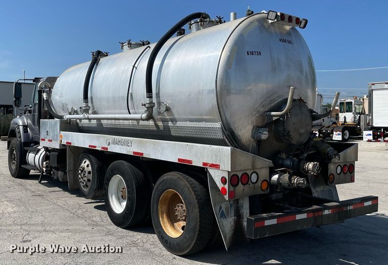 image for item LV9789 2016 International 7600  vacuum truck