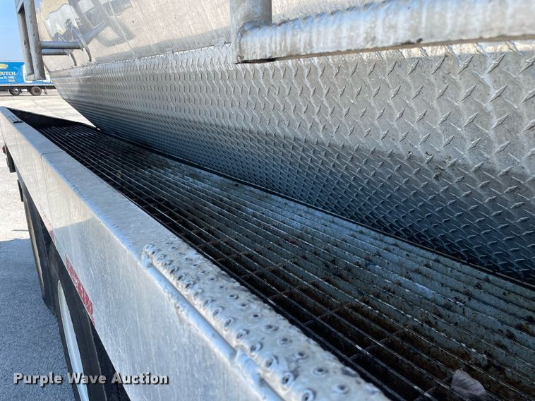 image for item LV9789 2016 International 7600  vacuum truck