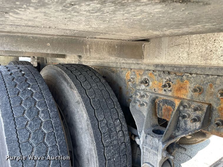 image for item LV9789 2016 International 7600  vacuum truck