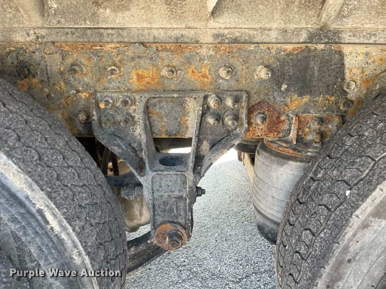 image for item LV9789 2016 International 7600  vacuum truck