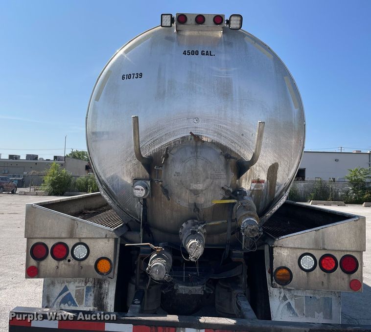 image for item LV9789 2016 International 7600  vacuum truck