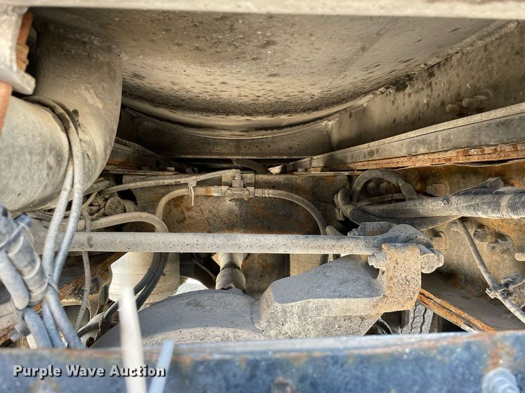 image for item LV9789 2016 International 7600  vacuum truck