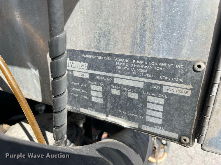 image for item LV9789 2016 International 7600  vacuum truck