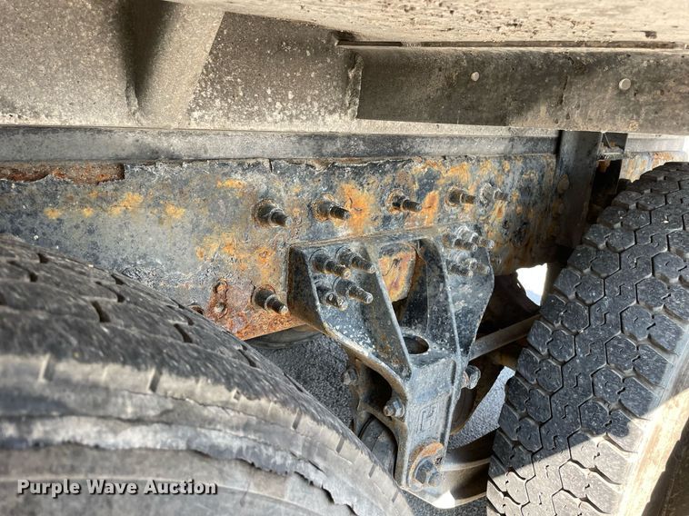 image for item LV9789 2016 International 7600  vacuum truck