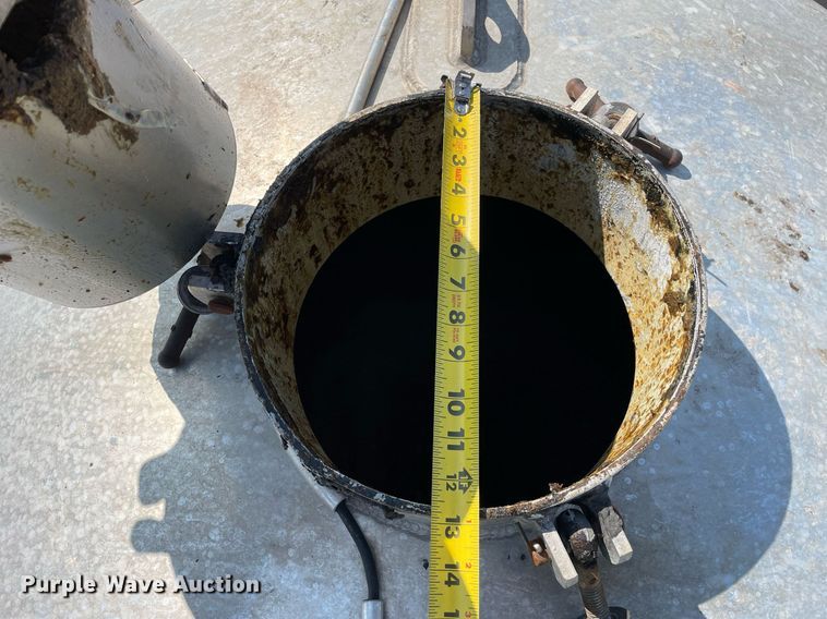 image for item LV9789 2016 International 7600  vacuum truck