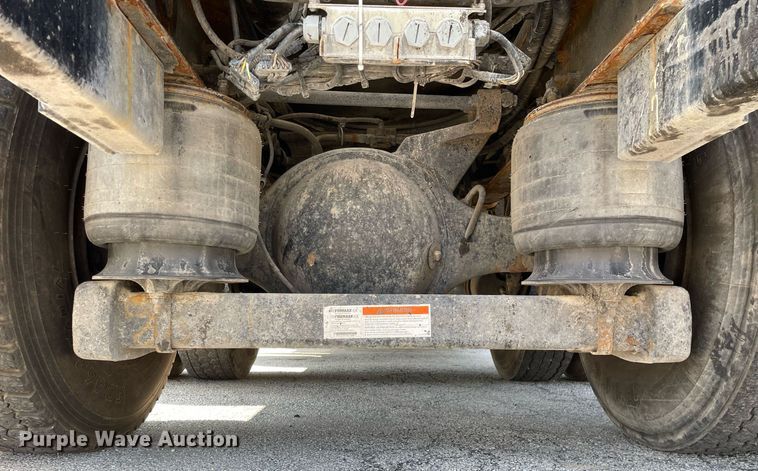 image for item LV9789 2016 International 7600  vacuum truck