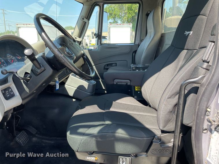 image for item LV9789 2016 International 7600  vacuum truck