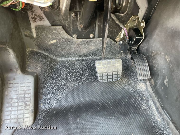 image for item LV9789 2016 International 7600  vacuum truck