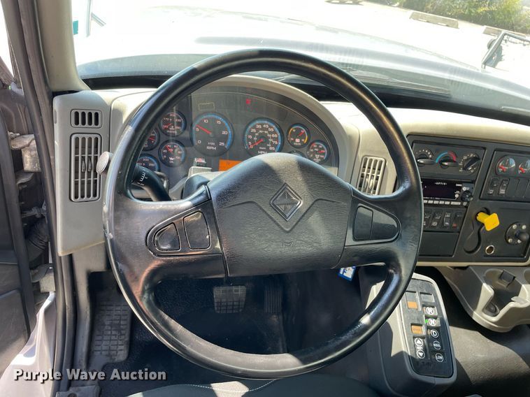 image for item LV9789 2016 International 7600  vacuum truck