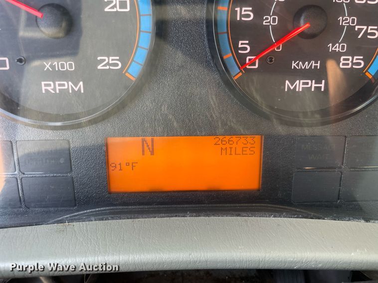 image for item LV9789 2016 International 7600  vacuum truck