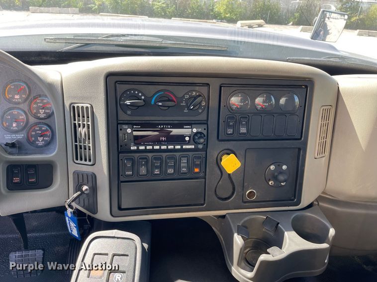 image for item LV9789 2016 International 7600  vacuum truck