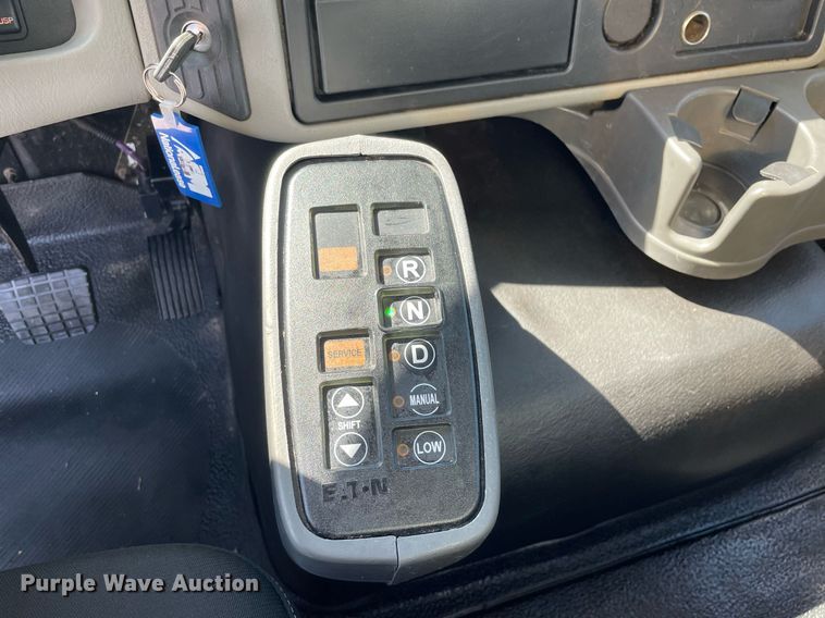 image for item LV9789 2016 International 7600  vacuum truck