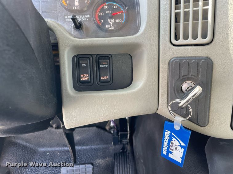 image for item LV9789 2016 International 7600  vacuum truck