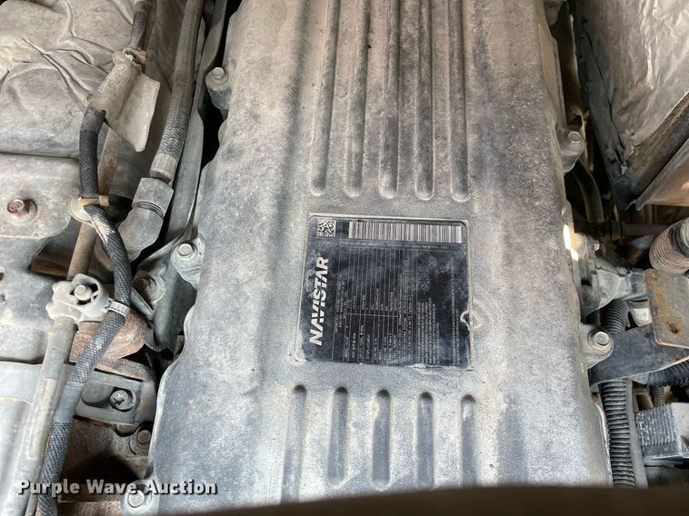 image for item LV9789 2016 International 7600  vacuum truck