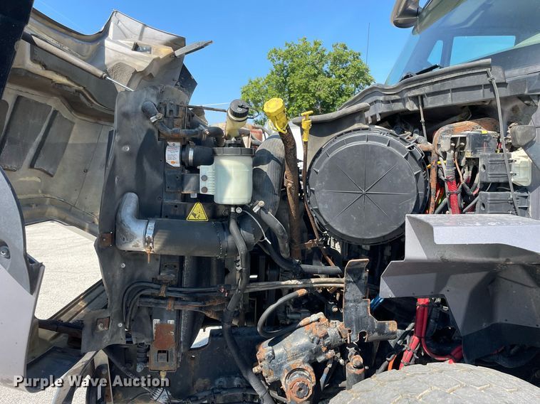 image for item LV9789 2016 International 7600  vacuum truck