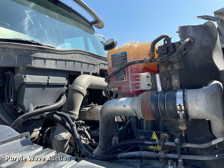 image for item LV9789 2016 International 7600  vacuum truck