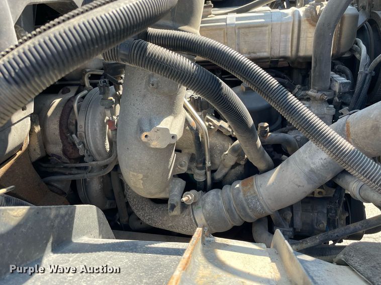 image for item LV9789 2016 International 7600  vacuum truck
