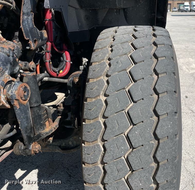 image for item LV9789 2016 International 7600  vacuum truck