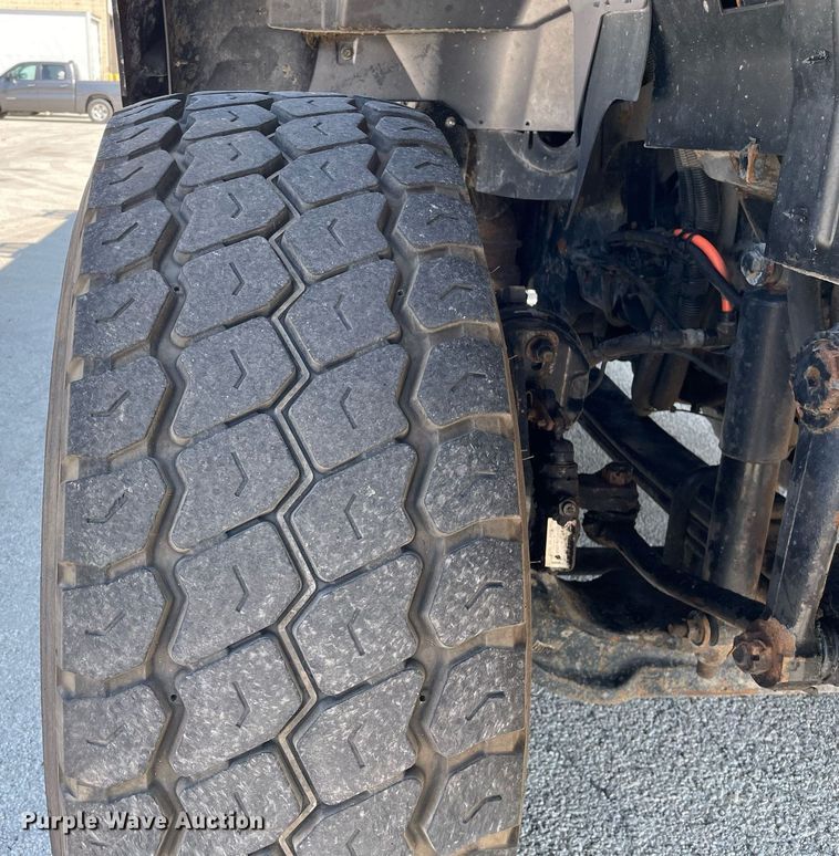 image for item LV9789 2016 International 7600  vacuum truck