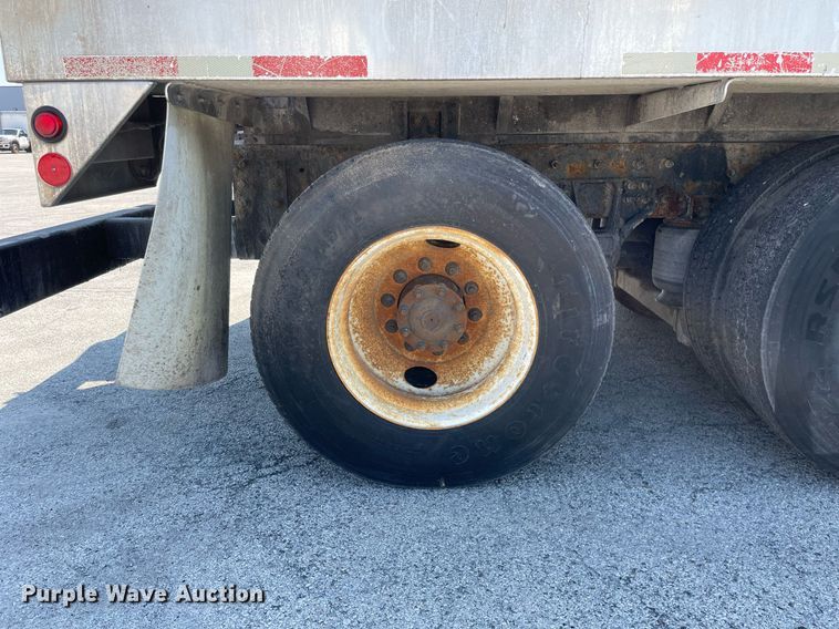 image for item LV9789 2016 International 7600  vacuum truck