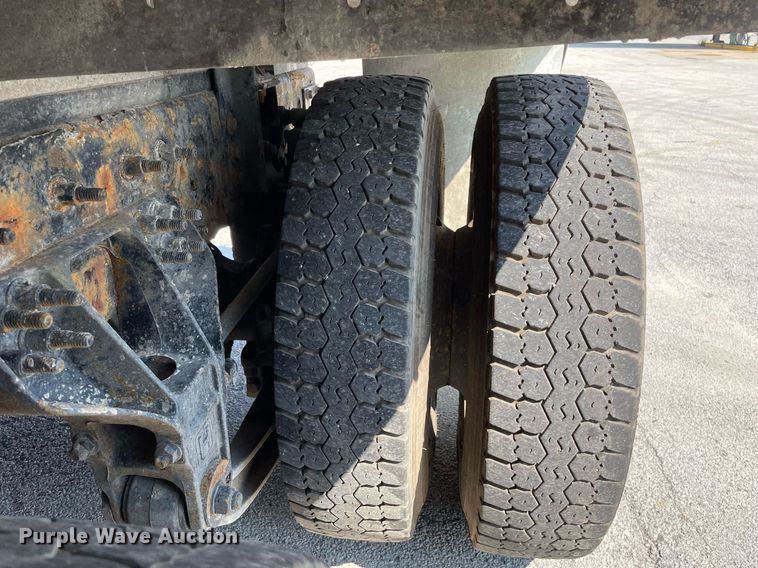 image for item LV9789 2016 International 7600  vacuum truck